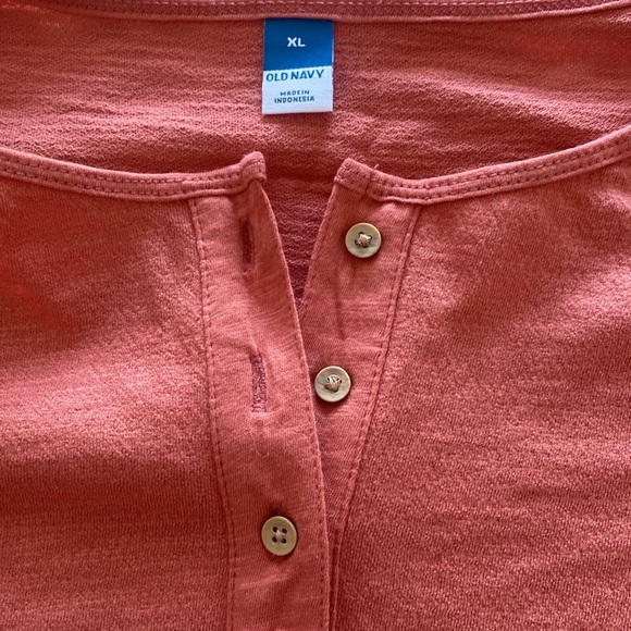 Old navy buttoned tshirt - NWT - Picture 2 of 3